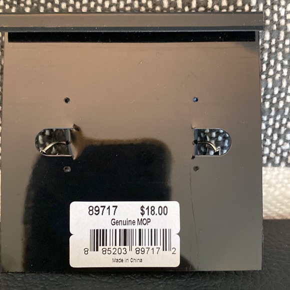 NWT Womens Cookie Lee Genuine MOP Necklace & Earrings - Picture 9 of 14